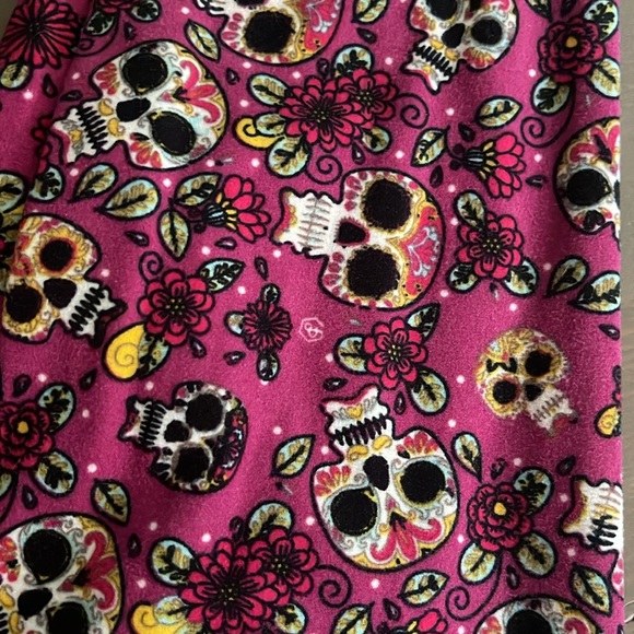 Skulls LLR buttery leggings! - Picture 2 of 2
